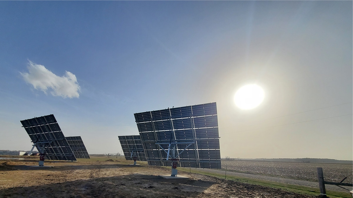 Ground Mounted solar tracker with battery backup