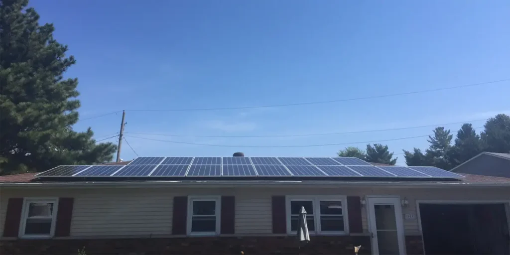 10 kW (DC) Residential Roof-Mounted Solar Panel Array in Marion, IL
