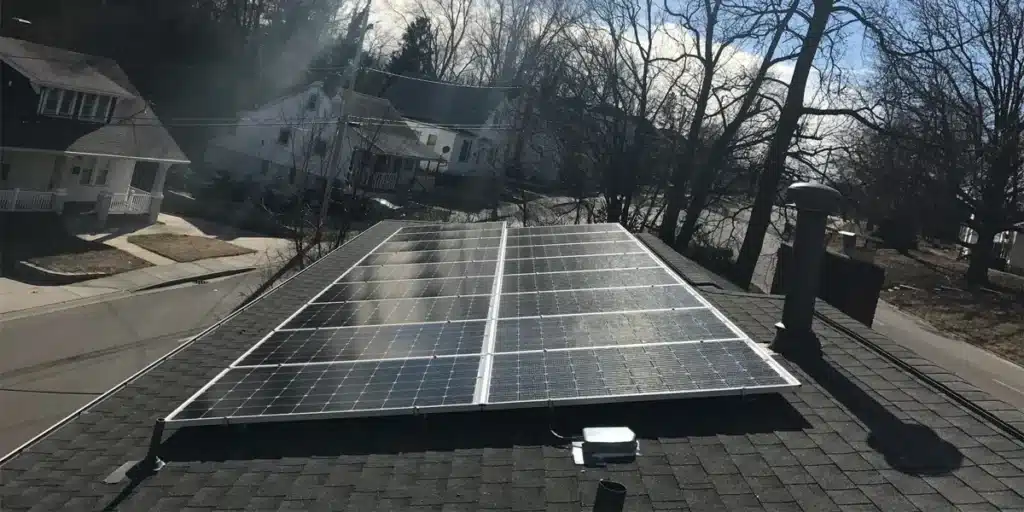 5.1 kW (DC) Roof-Mounted Solar Panel Installation on House in Collinsville, IL