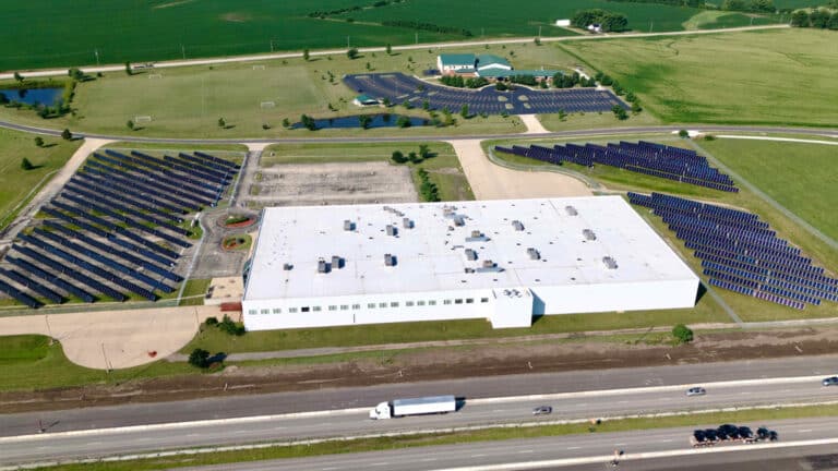 962 kW (DC) Commercial Solar Panel System with FlexRack Single-Axis Solar Tracker for High Tech Manufacturer in Champaign, IL
